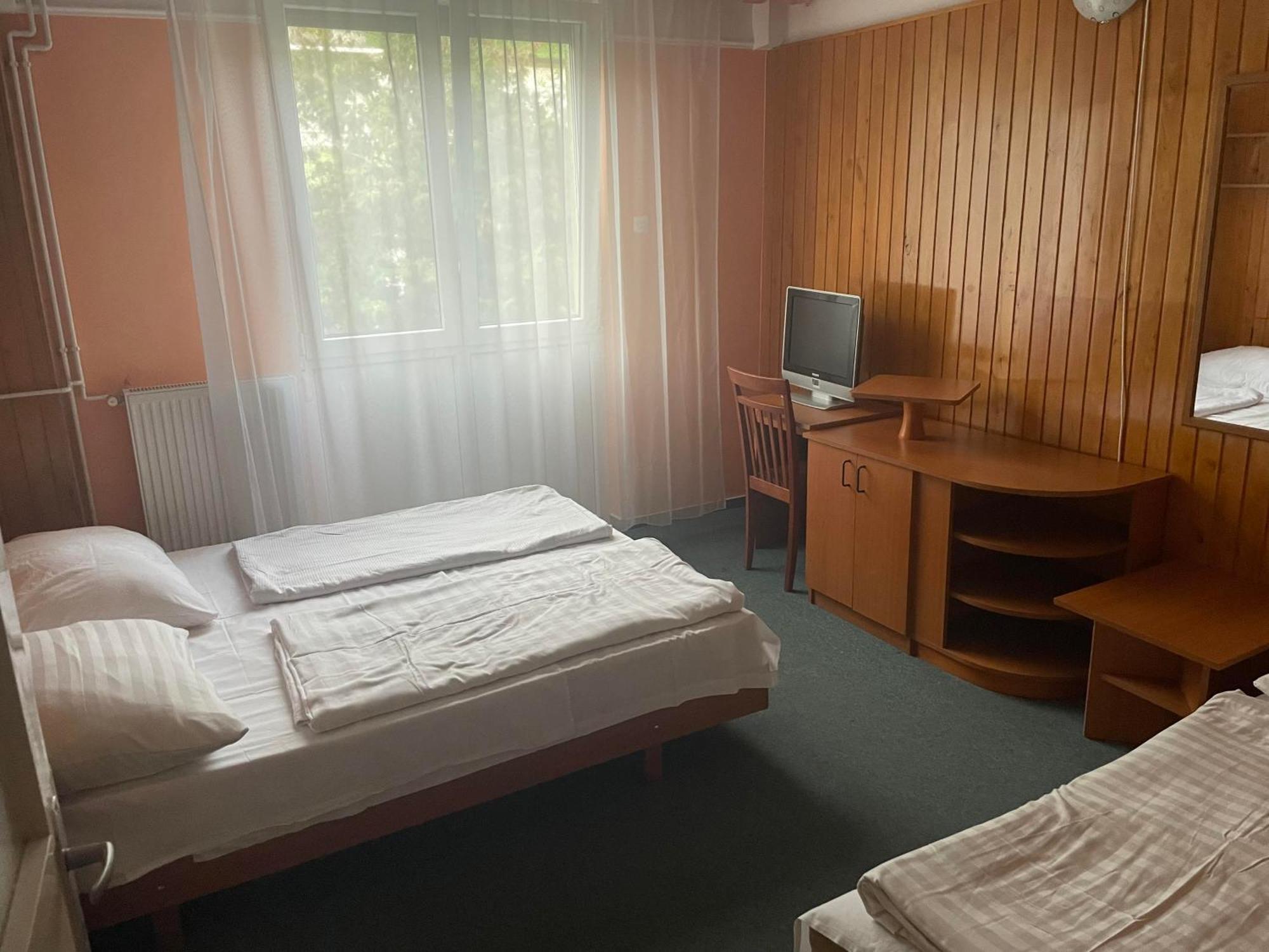 Tifani Szallo Hotell Balatonlelle Eksteriør bilde