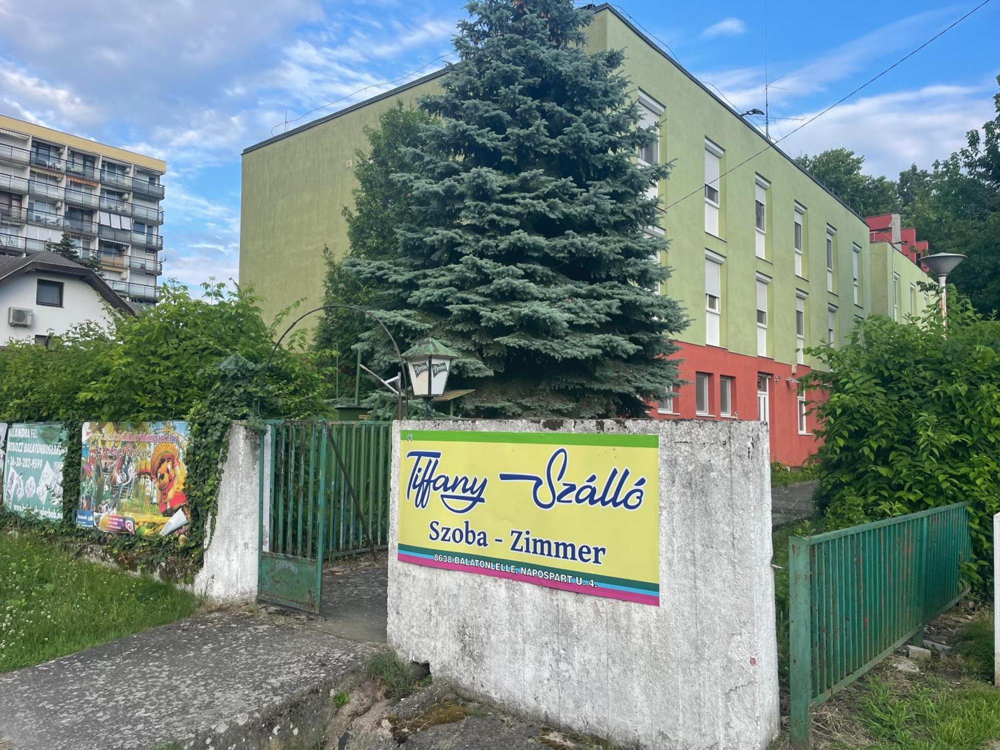Tifani Szallo Hotell Balatonlelle Eksteriør bilde