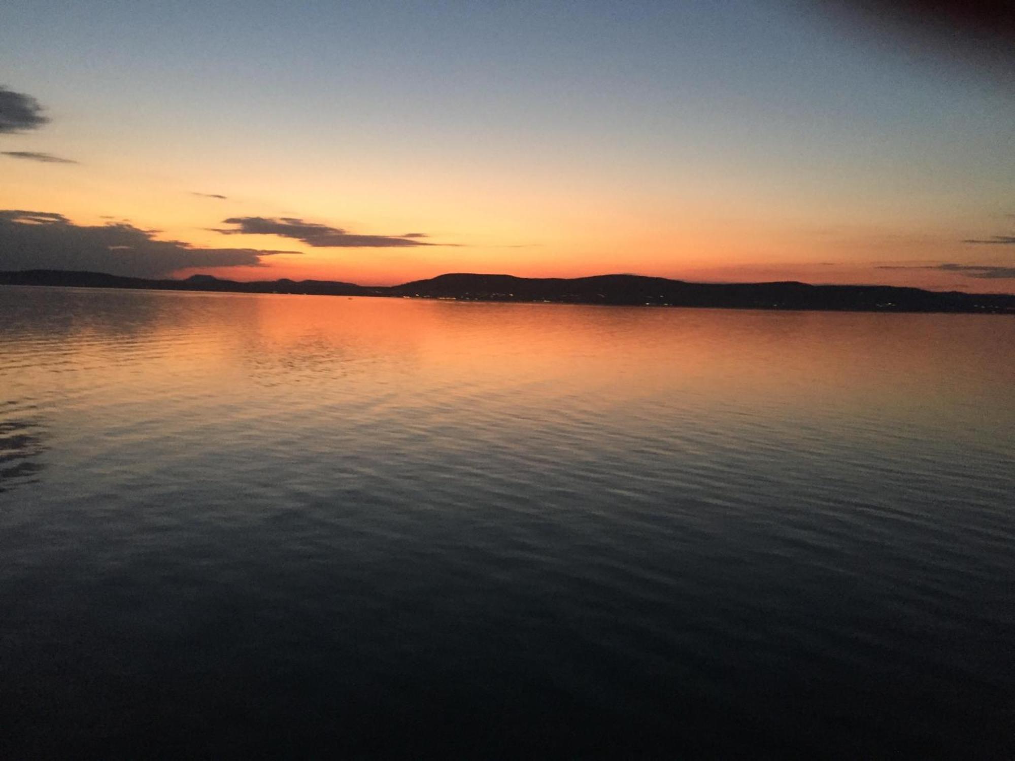 Tifani Szallo Hotell Balatonlelle Eksteriør bilde