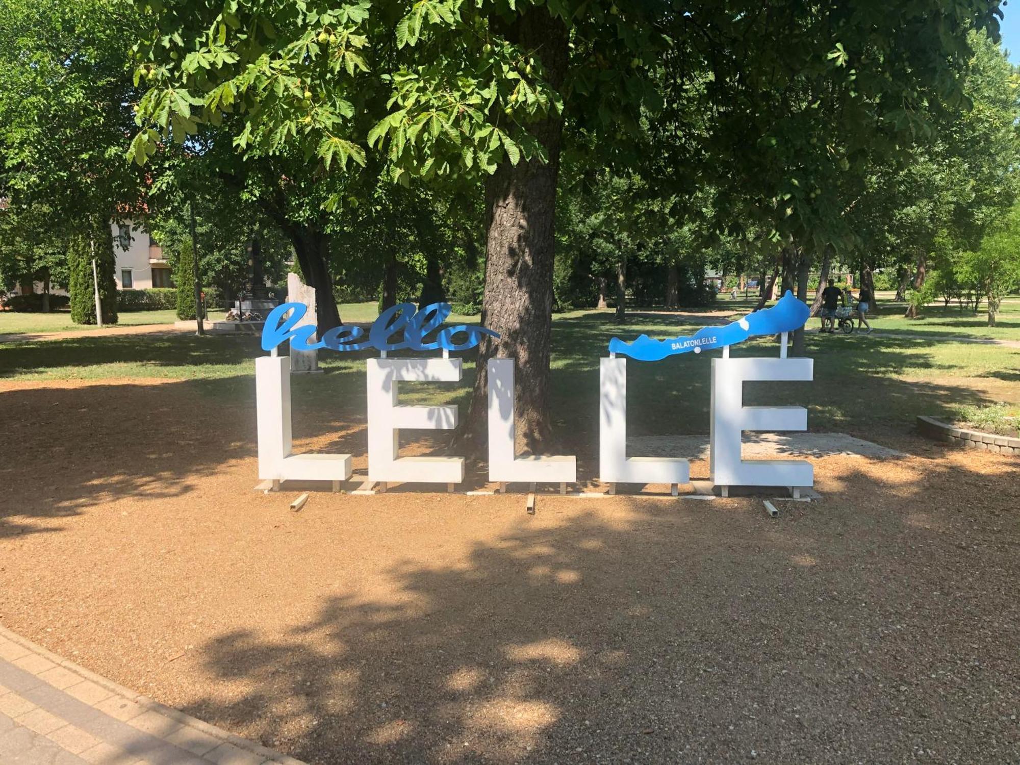 Tifani Szallo Hotell Balatonlelle Eksteriør bilde